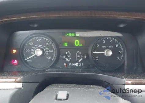 2007 Lincoln Town Car Designer Series z USA, uszkodzony, nr VIN 1LNHM83V47Y613582